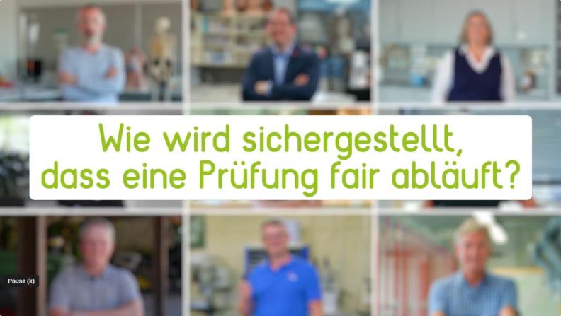 Jetzt Prüfer schauen den Betrachter an